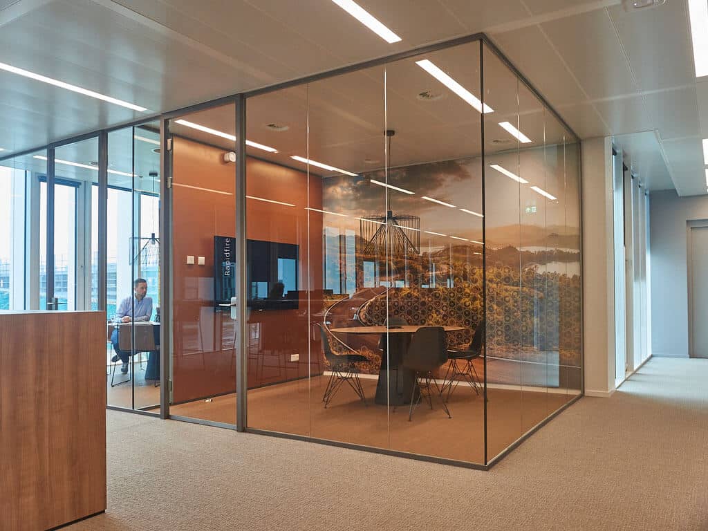 Glass wall Horizon office with glass door