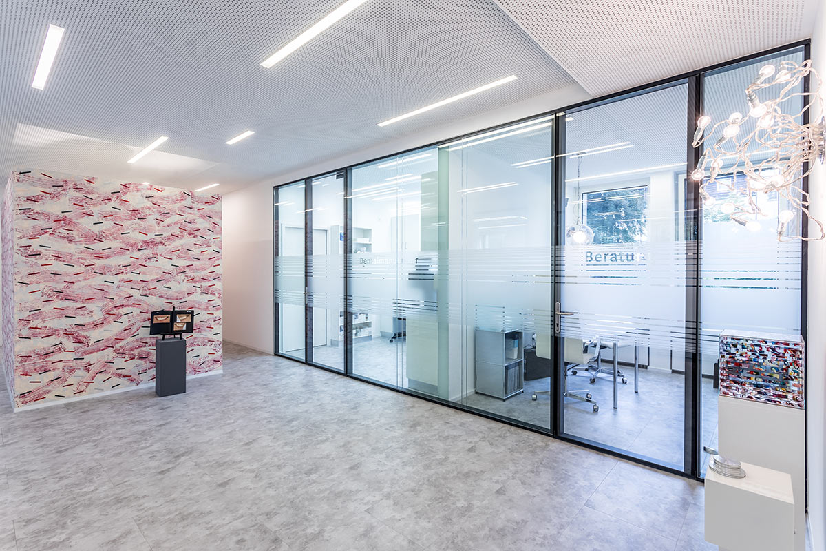 Glass walls as partitioning advice rooms