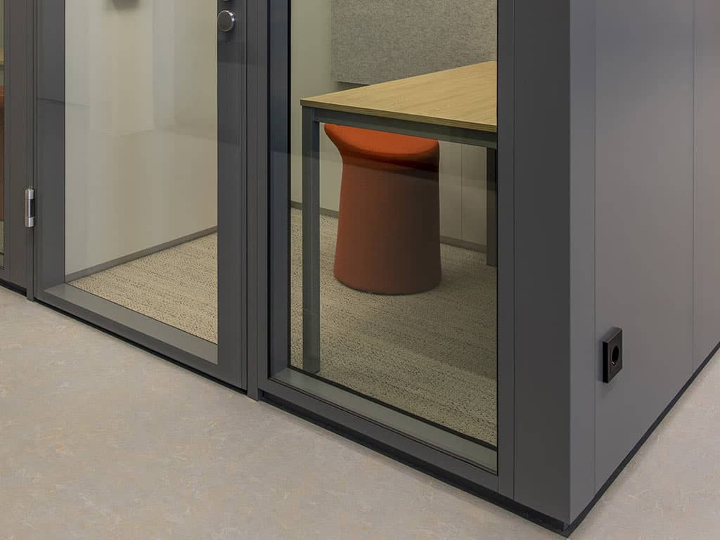 Partition wall with steel detail
