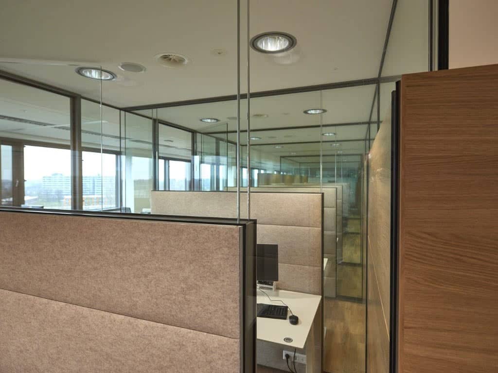 Glaswand String² in Büro